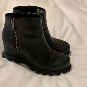 Sorel sz 10 Joan of Arctic III zip wedge bootie